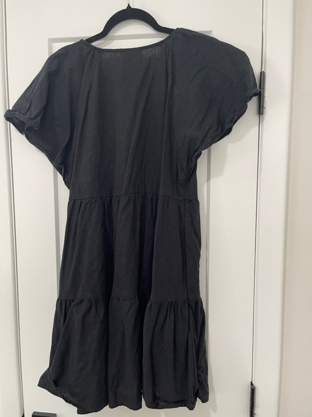 Universal Thread Black Tiered V-Neck Short Sleeve Dress - Picture 3 of 3